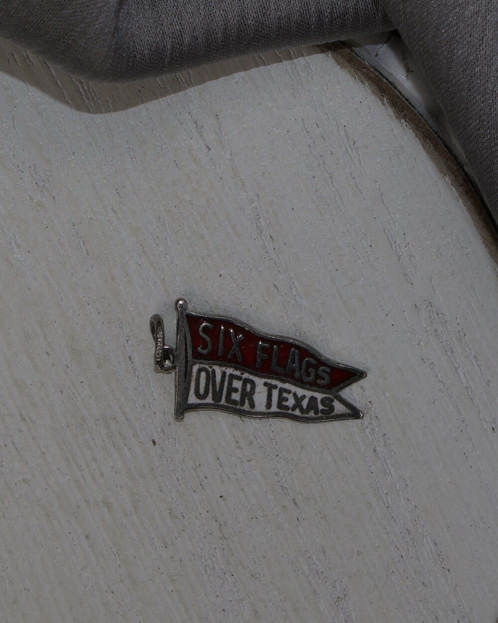 Vintage Sterling Six Flags Over Texas Red & White Enamel Charm 1.2G / 0.9in